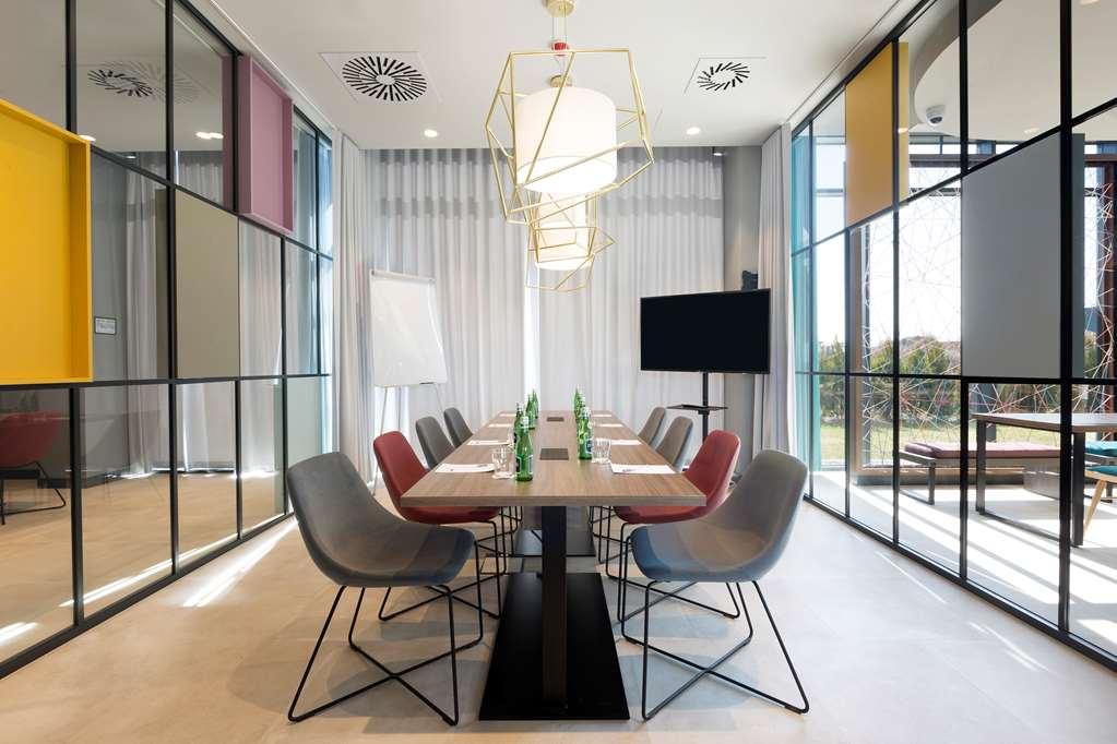 Hampton By Hilton Krakow Airport Hotel Balice Faciliteiten foto