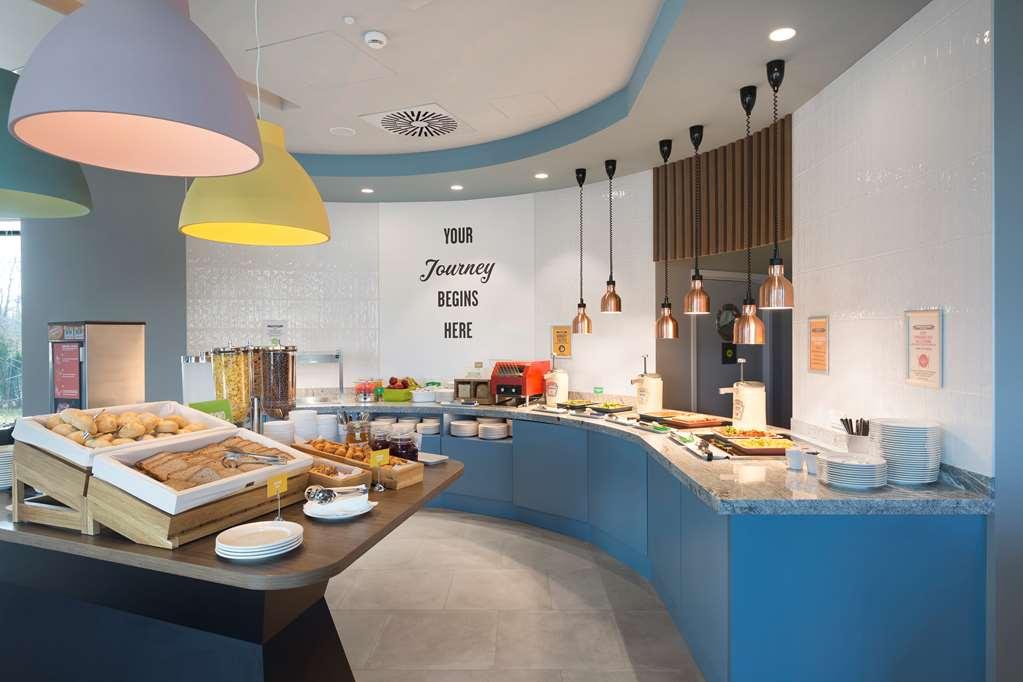 Hampton By Hilton Krakow Airport Hotel Balice Buitenkant foto